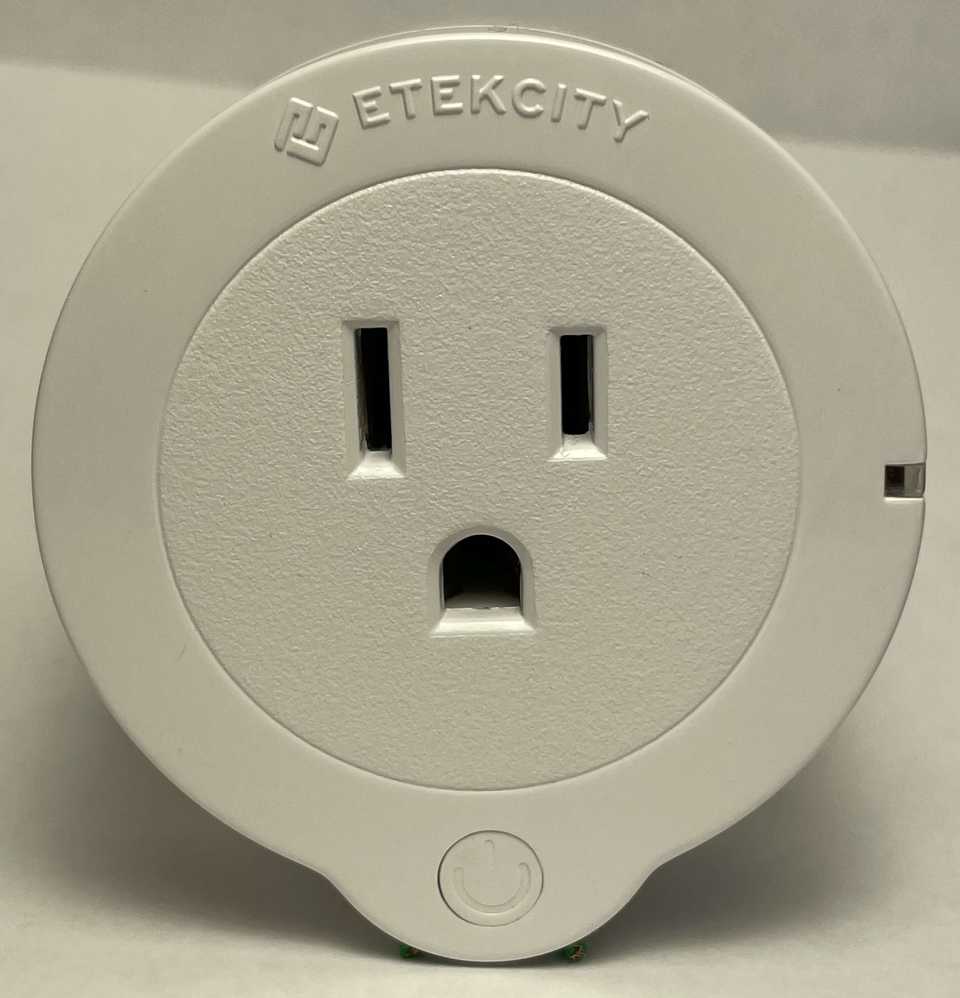 Etekcity Voltson ESW01-USA-R6P Front View A front view of the Etekcity Voltson ESW01-USA-R6P Smart Outlet.